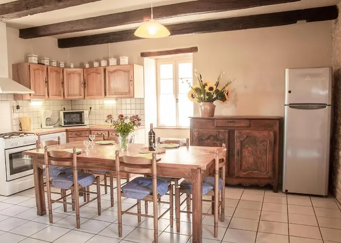 Nyaraló Girou Montcabrier