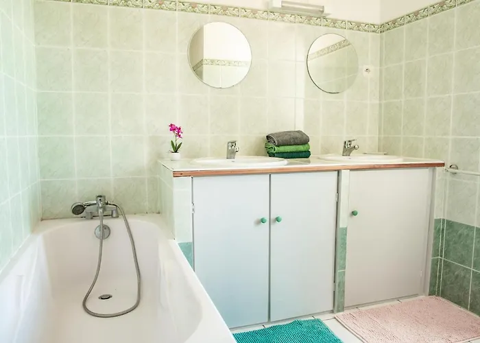 Nyaraló Girou Montcabrier